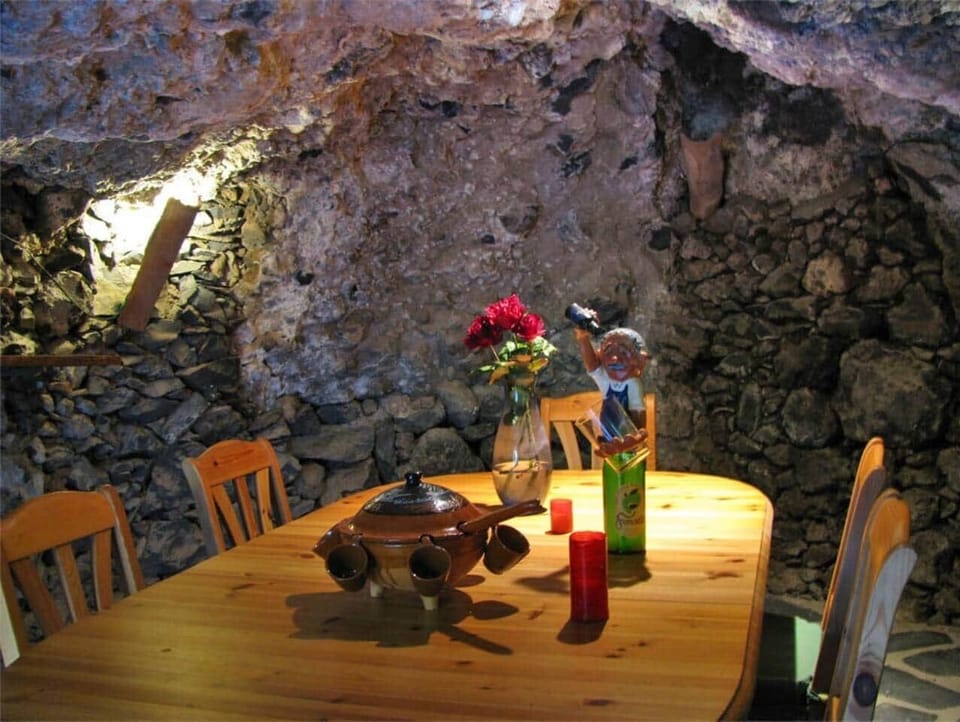 Höle / Cave