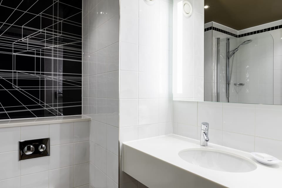 Combined shower/tub, eco-friendly toiletries, hair dryer, towels