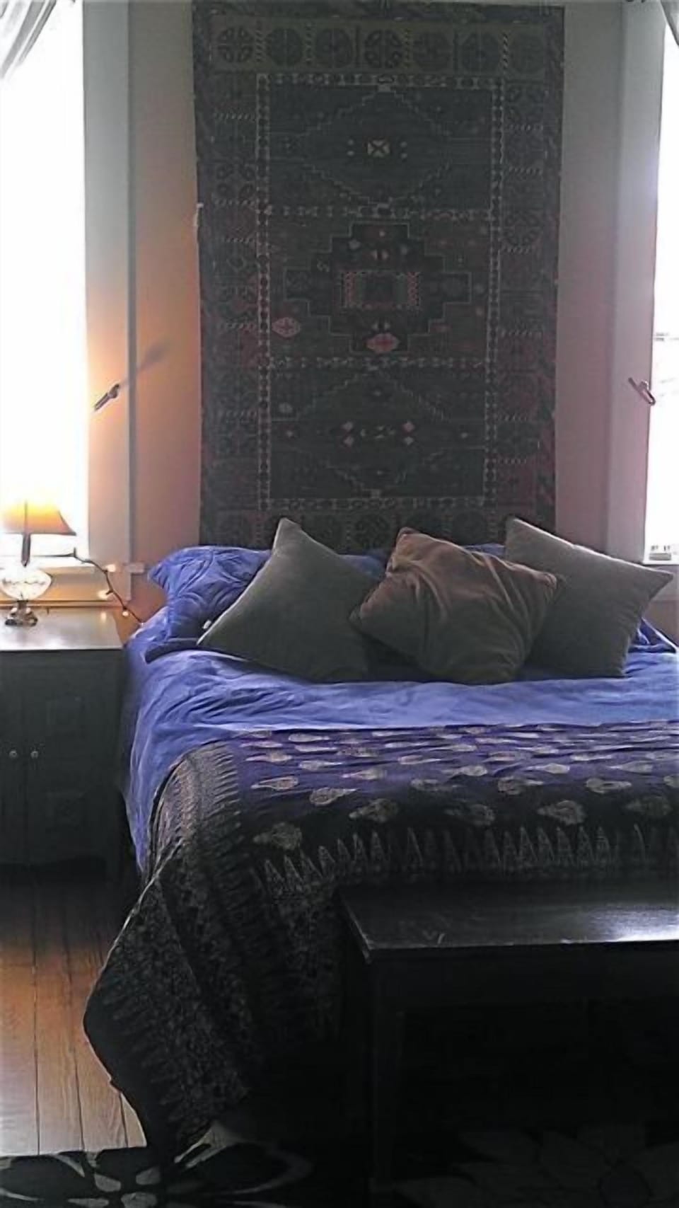 MASTER SUITE QUEEN SIZE BED WITH ARTWORK