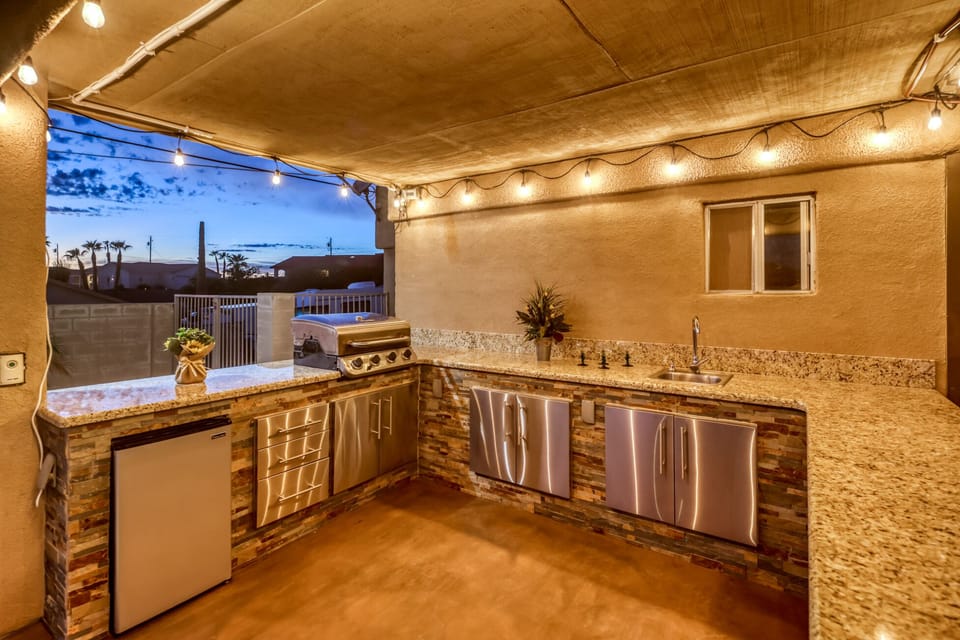 Outdoor kitchen/bar area with afternoon shade and night time ambiance!
