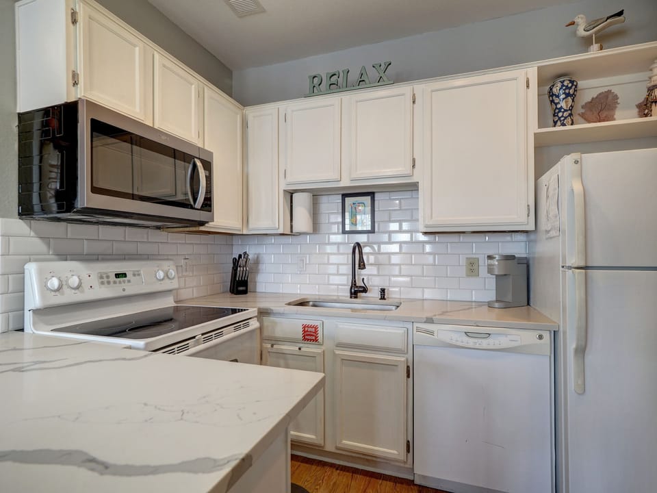 Includes all necessary full size kitchen appliances, includes pots,pans,utensils