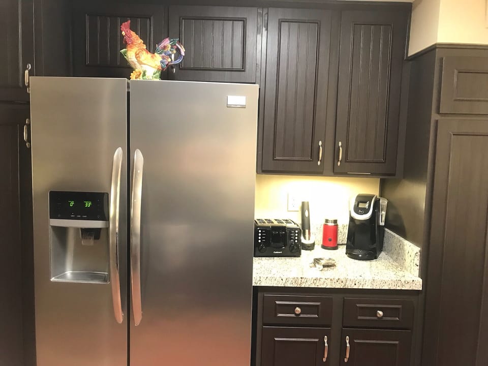 Keurig,  French press,frother, 4 /toast, elec wine opener/water/ice fridge door
