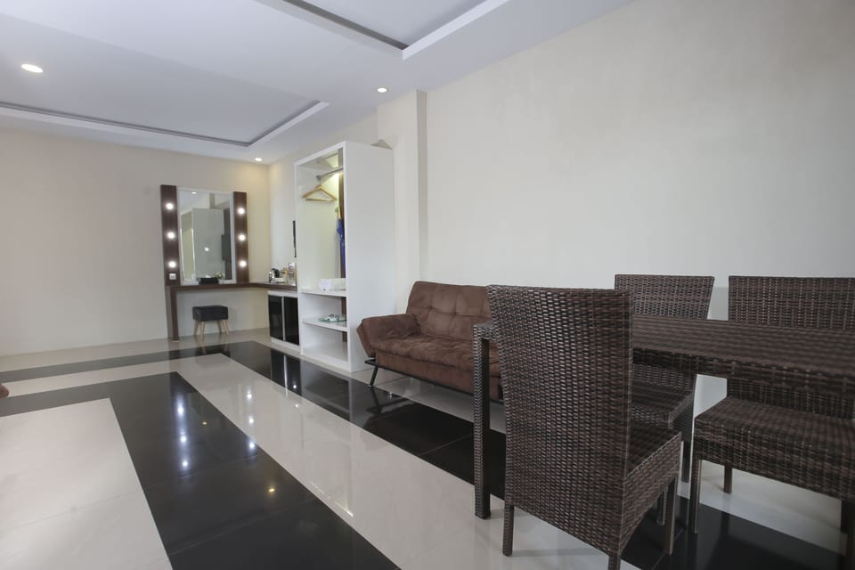 Executive Room, 1 Bedroom, Bathtub, Garden Area | Minibar, desk, soundproofing, free WiFi
