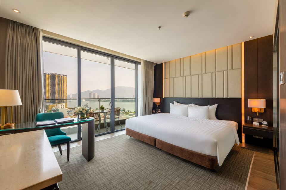 Premier Double or Twin Room, River View & Balcony | Minibar, in-room safe, desk, blackout drapes