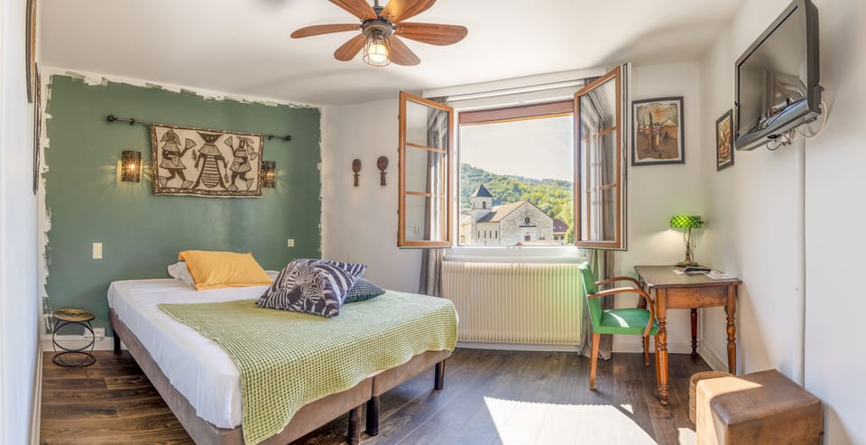 Classic Room, 1 Double Bed | Memory foam beds, individually decorated, desk, soundproofing