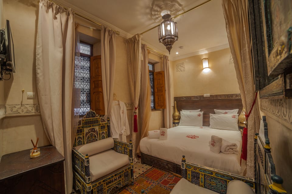 Superior Double Room | Minibar, individually decorated, individually furnished, desk