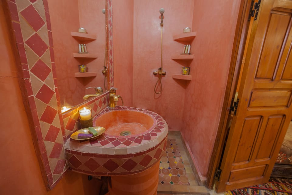 Bathroom sink