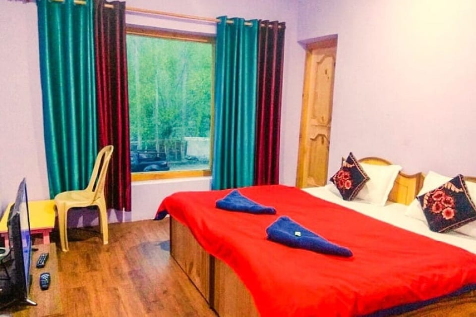 Rollaway beds (surcharge), bed sheets