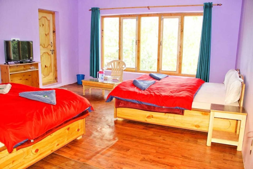 Rollaway beds (surcharge), bed sheets
