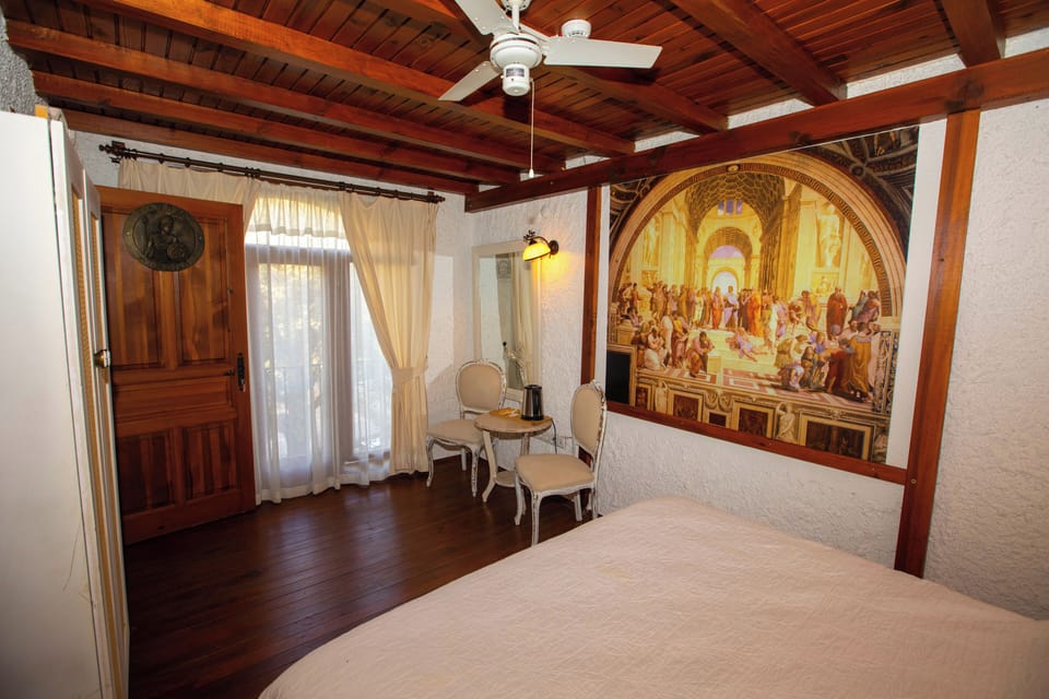 Premium Double Room, 1 Double Bed, Mountain View | Living area