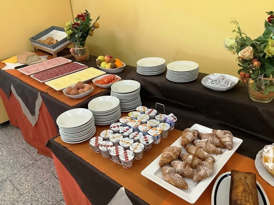 Lunch and dinner served, local and international cuisine