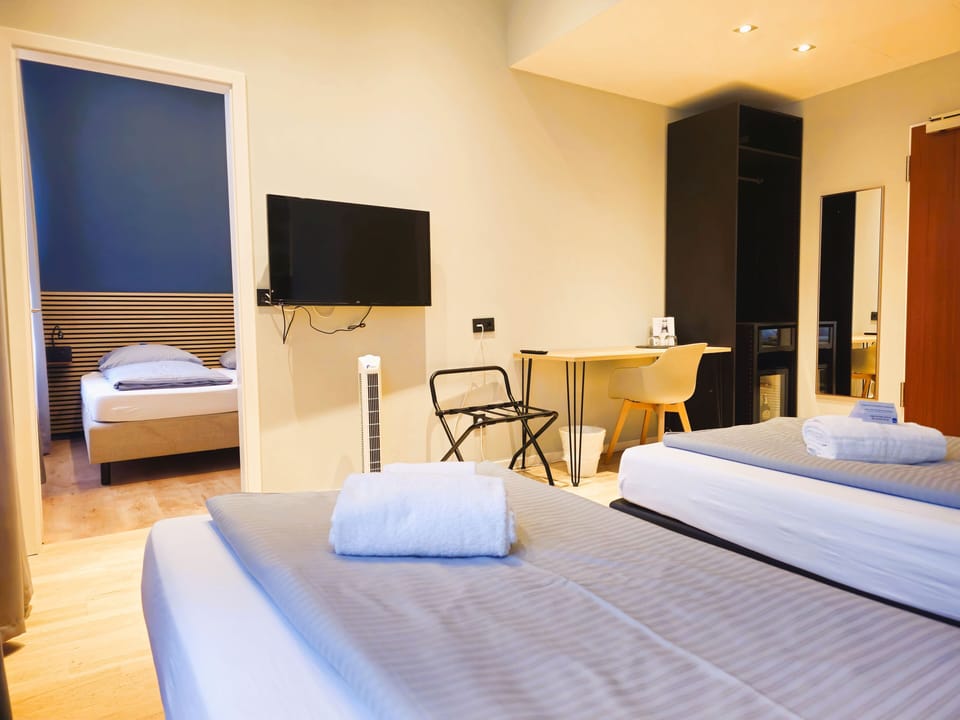 Superior Room | Minibar, desk, soundproofing, iron/ironing board