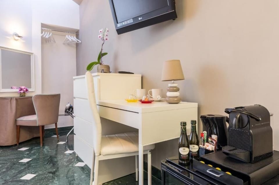 Double Room | In-room safe, desk, WiFi (free), bed sheets