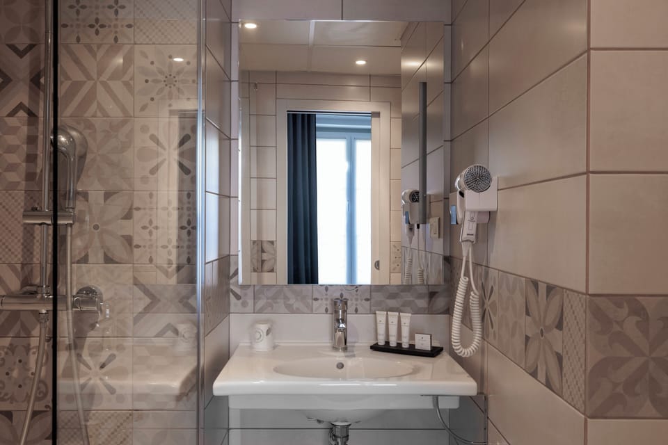 Double Comfort Room | Bathroom | Towels