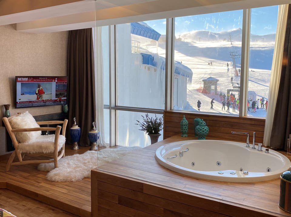 Deluxe Suite, 1 Bedroom, Jetted Tub | Jetted tub
