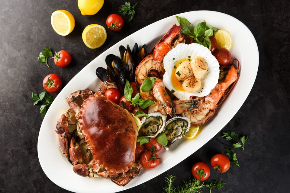 2 restaurants; breakfast, lunch, and dinner served