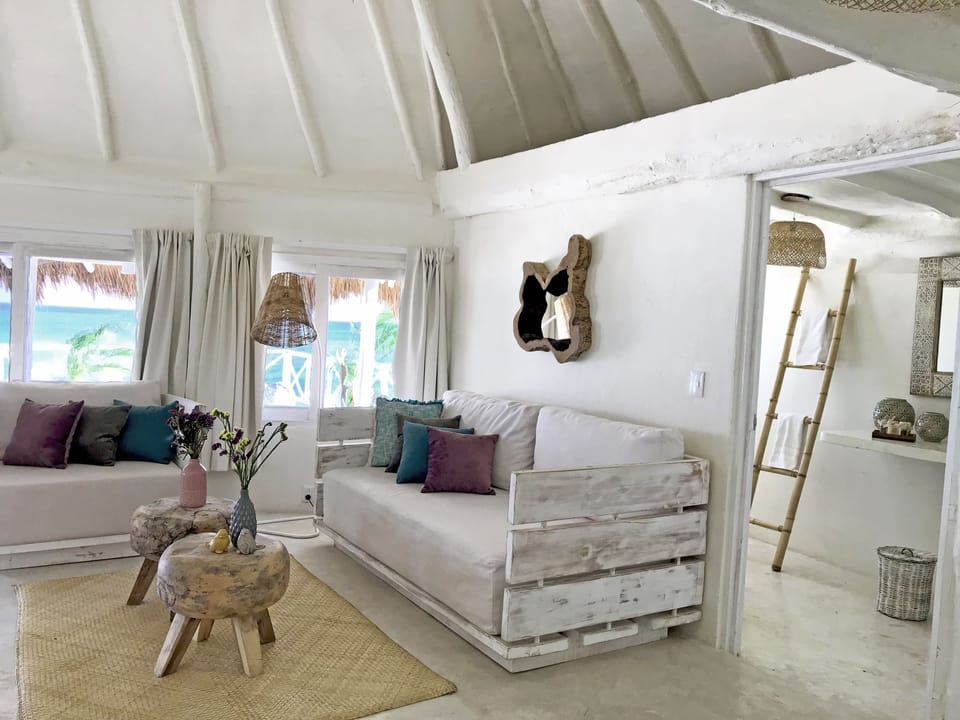 Master Suite Oceanfront Terrace /Jacuzzi | Beach/ocean view