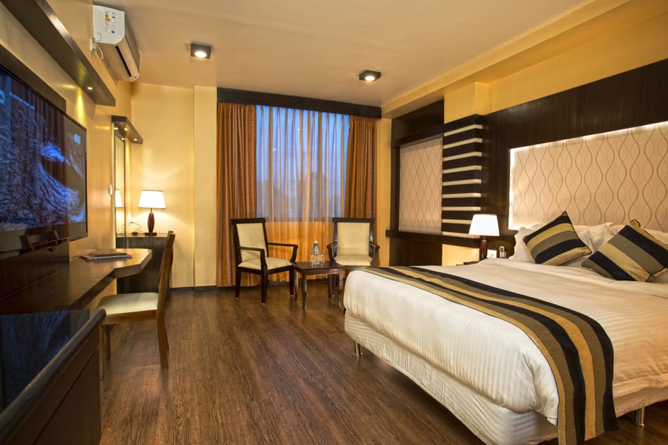 Deluxe Room | Premium bedding, pillowtop beds, minibar, in-room safe