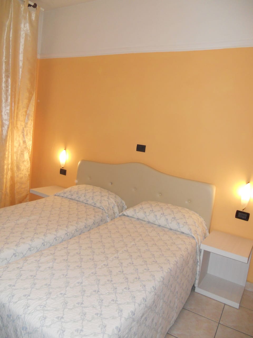 Comfort Double or Twin Room | Desk, WiFi (free), bed sheets