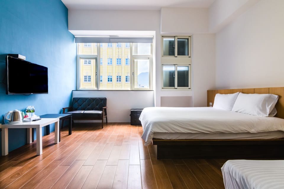 Deluxe Triple Room | Desk, blackout drapes, rollaway beds, free WiFi