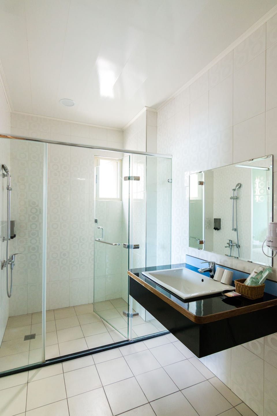 Standard Double Room, Balcony | Bathroom | Shower, rainfall showerhead, hair dryer, slippers