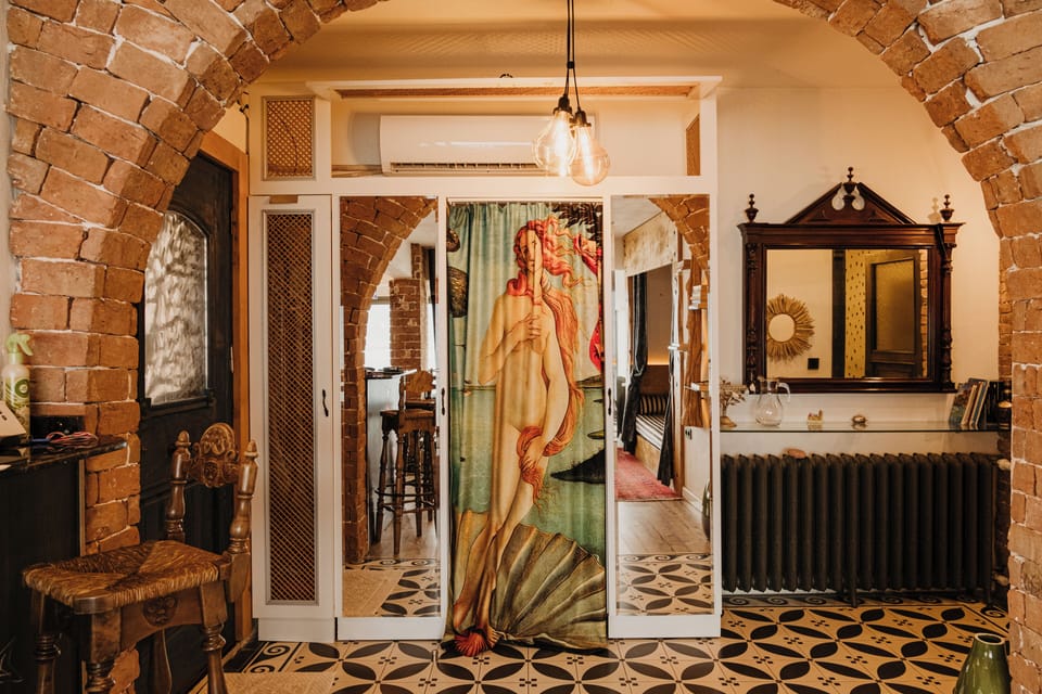 Exclusive Apartment | Minibar, in-room safe, laptop workspace, soundproofing