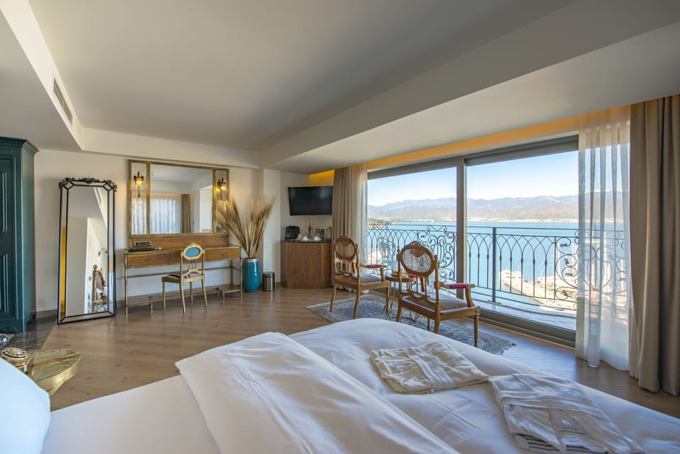 Deluxe Room with Hot Tub and Sea View | Minibar, in-room safe, laptop workspace, soundproofing