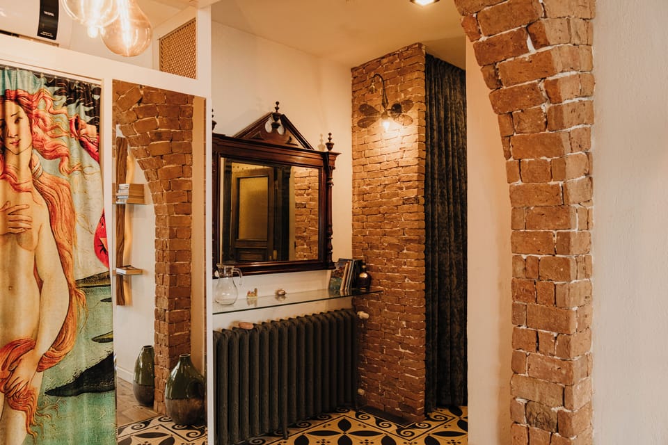 Exclusive Apartment | Minibar, in-room safe, laptop workspace, soundproofing