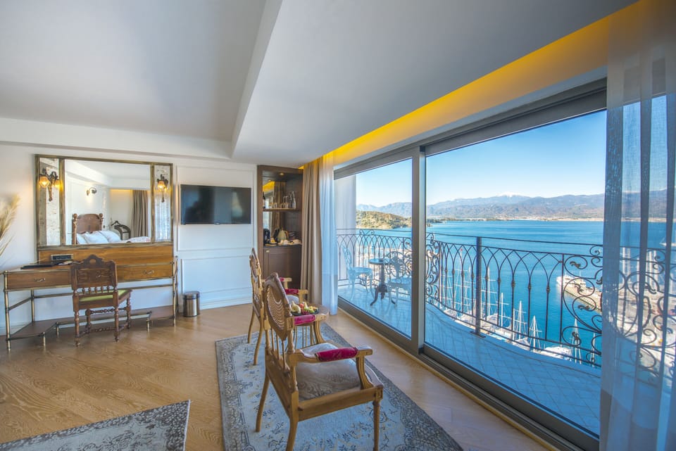 Deluxe Room with Hot Tub and Sea View | Living area | LCD TV, fireplace