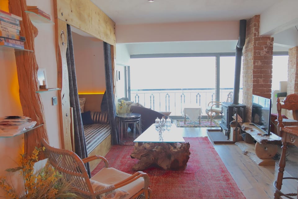 Exclusive Apartment | Minibar, in-room safe, laptop workspace, soundproofing