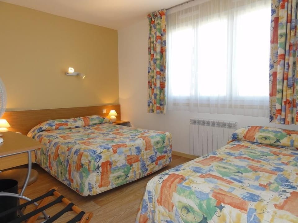 Quadruple Room | Premium bedding, individually decorated, desk, free WiFi