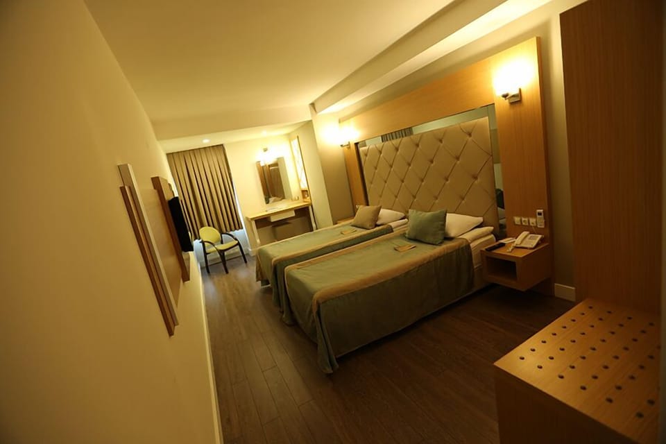 Minibar, in-room safe, desk, free WiFi