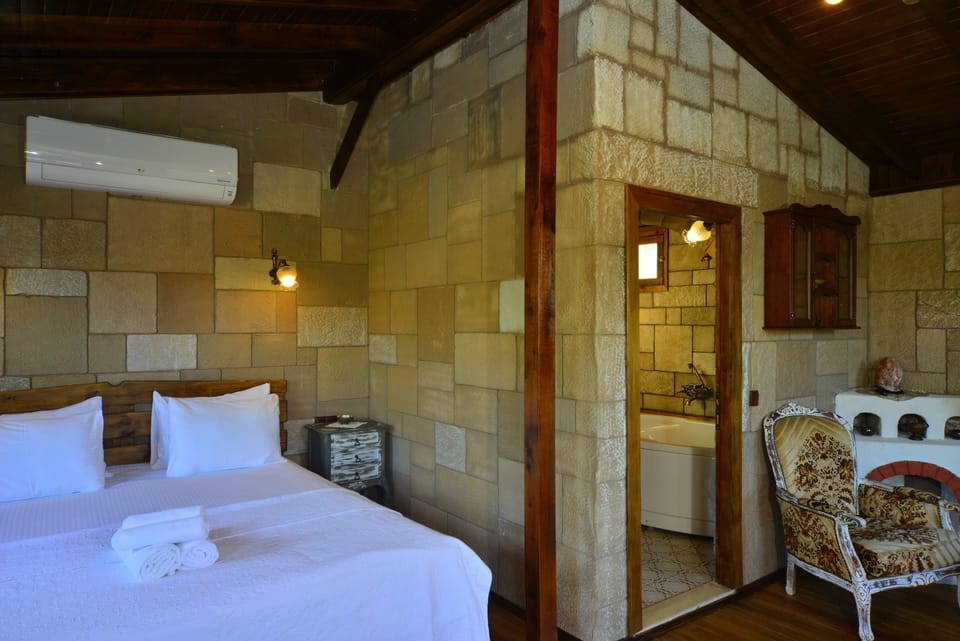 Honeymoon Double Room, 1 Bedroom, Bathtub | Egyptian cotton sheets, premium bedding, minibar, individually decorated