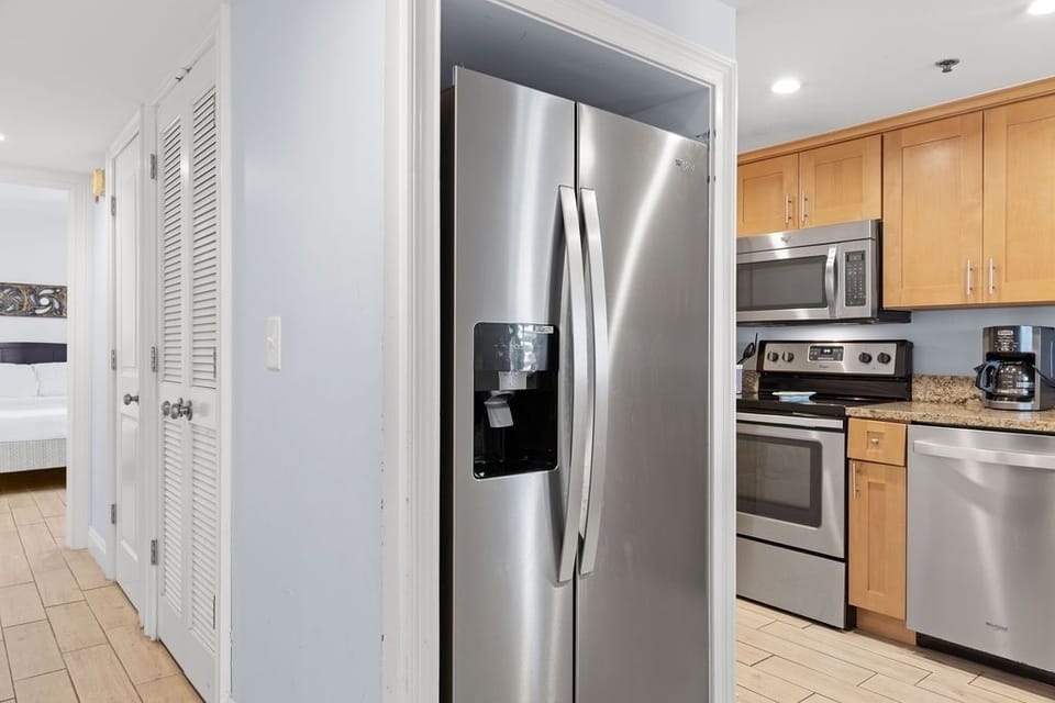 Condo, 3 Bedrooms | Private kitchen | Fridge, microwave, oven, dishwasher