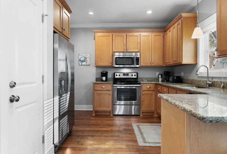 Cottage, 3 Bedrooms | Private kitchen | Coffee/tea maker, fridge, microwave, oven