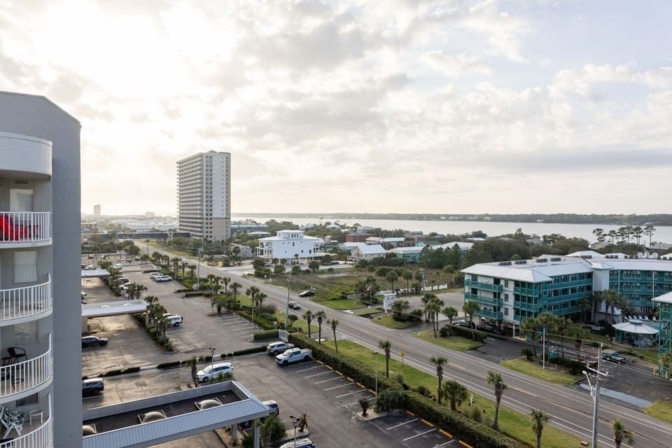 Condo, 3 Bedrooms | Parking | Self parking