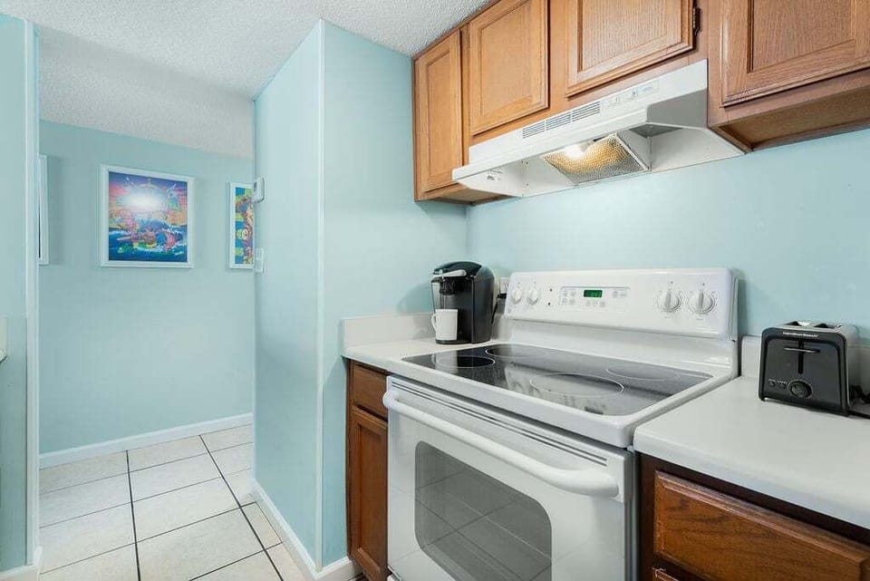 Condo, 1 Bedroom | Private kitchen | Fridge, microwave, oven, dishwasher