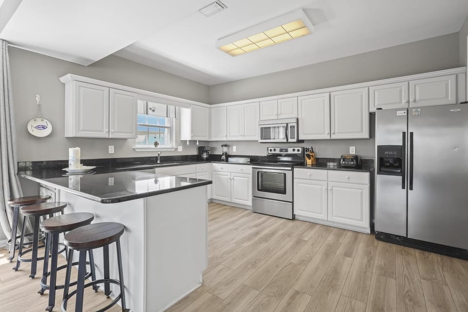 House, 4 Bedrooms | Private kitchen | Fridge, microwave, oven, dishwasher