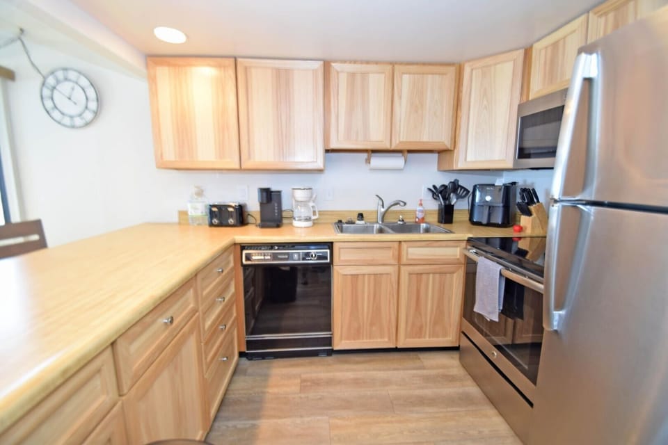 Condo, 2 Bedrooms | Private kitchen | Fridge, microwave, dishwasher, coffee/tea maker