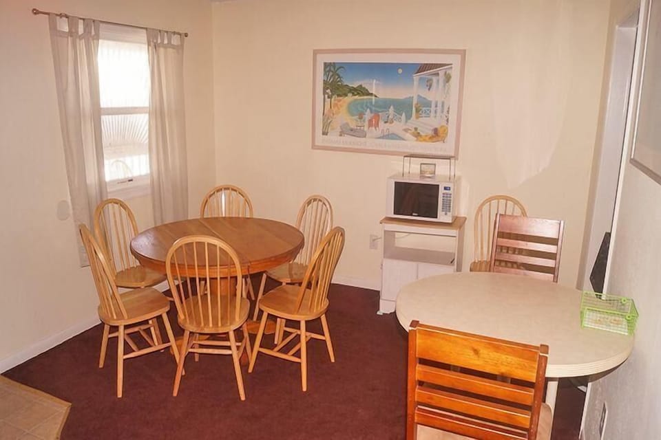 Condo, 2 Bedrooms | Dining