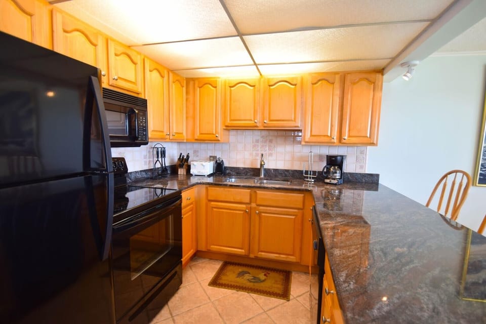 Condo, 2 Bedrooms | Private kitchen | Fridge, microwave, dishwasher, coffee/tea maker