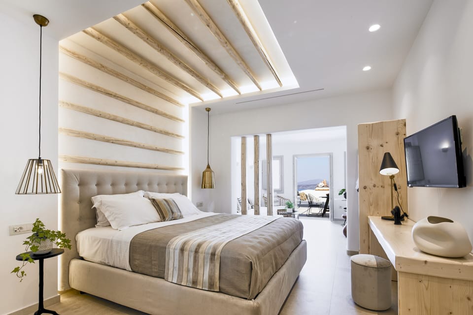 Honeymoon Suite, Private Pool (Heated Infinity Pool) | Frette Italian sheets, premium bedding, minibar, in-room safe