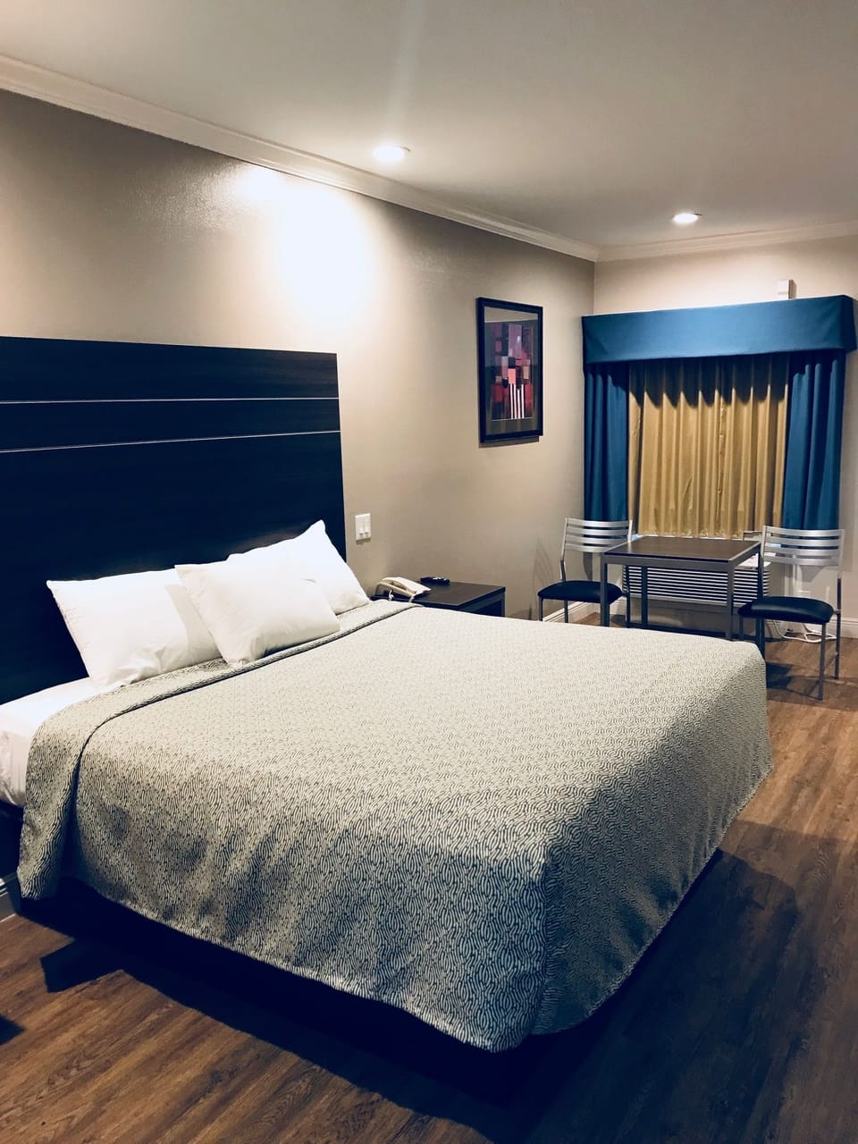Standard Room, 1 King Bed, Smoking | Desk, iron/ironing board, free WiFi, bed sheets