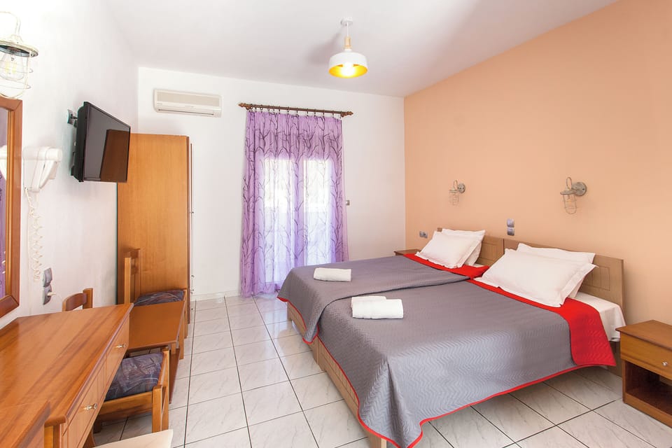 Studio with Pool View | Free cribs/infant beds, free WiFi, bed sheets
