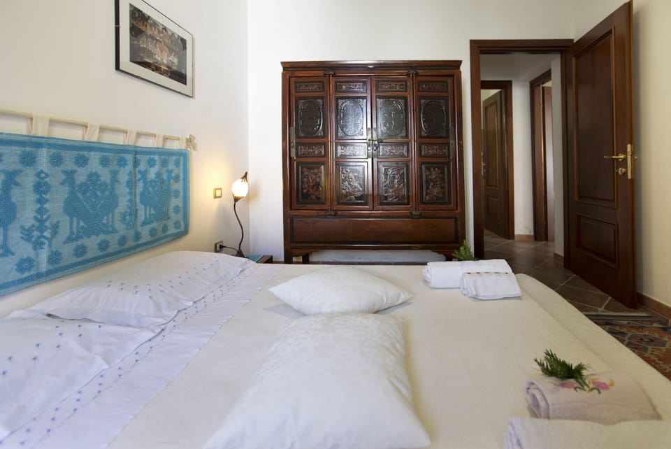 Desk, blackout drapes, soundproofing, free WiFi