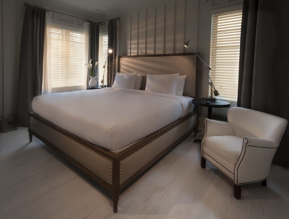 Shepley Queen | Minibar, in-room safe, soundproofing, iron/ironing board