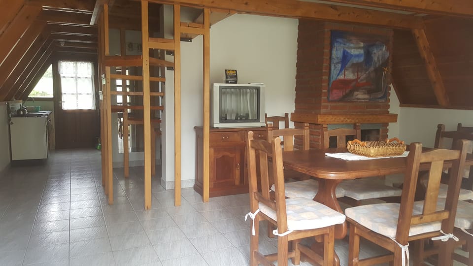 Traditional Cabin, 3 Bedrooms | Living area | TV
