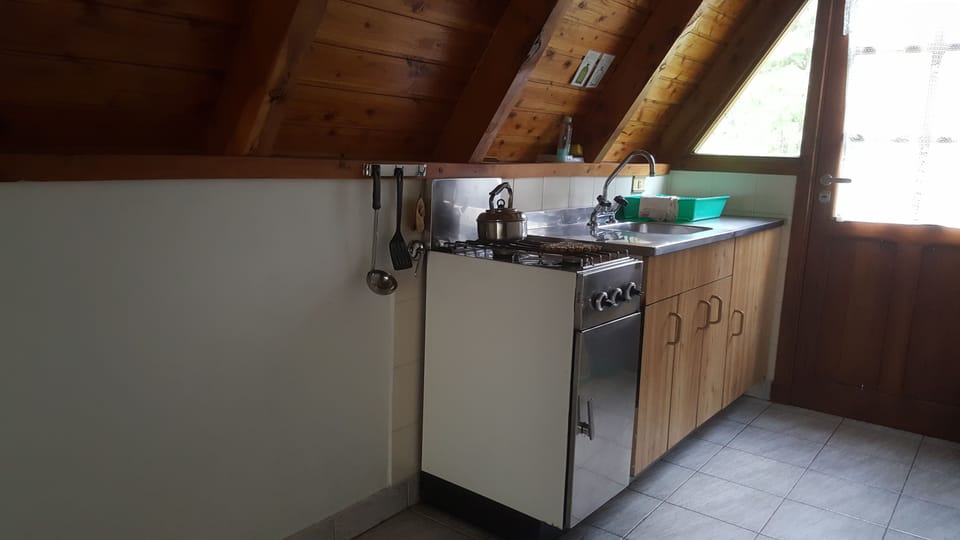 Traditional Cabin, 3 Bedrooms | Private kitchen | Fridge, oven, stovetop, rice cooker