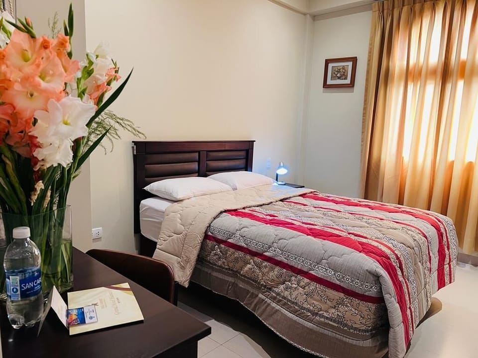 Single Room | In-room safe, iron/ironing board, WiFi (free)