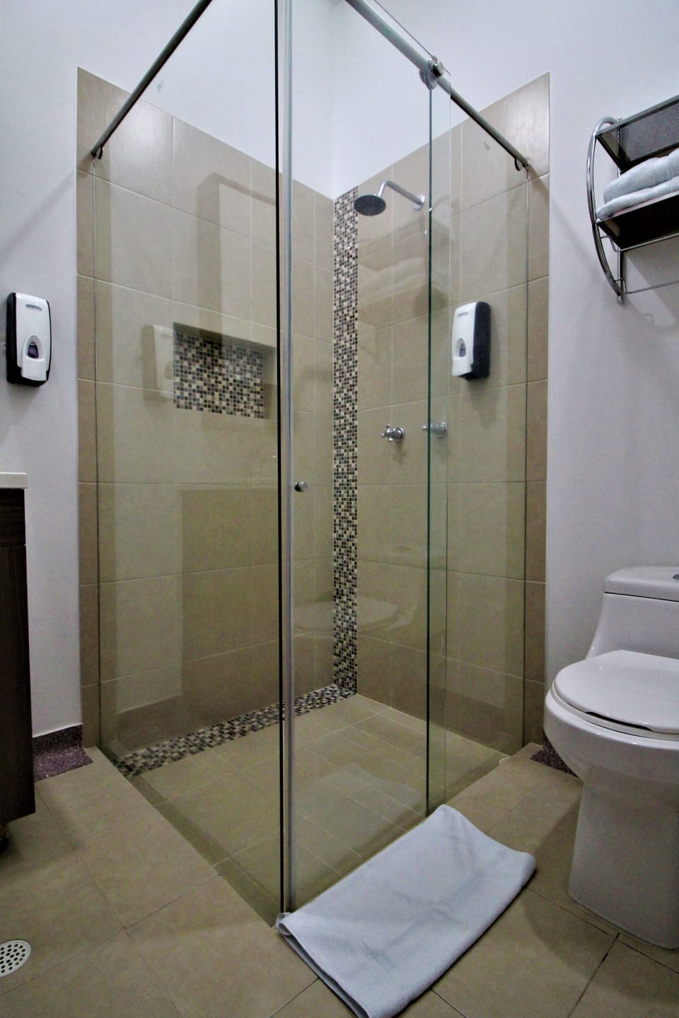 Superior Double Room | Bathroom shower